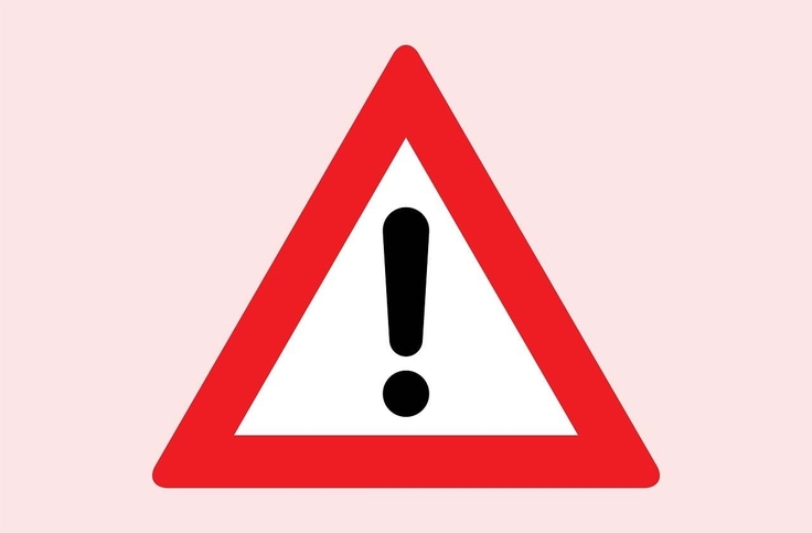 Ausrufezeichen in Verkehrsschild